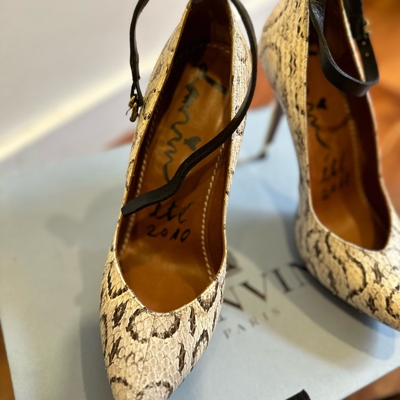 Worn only twice! Pretty amazing condition - Picture 3 of 7